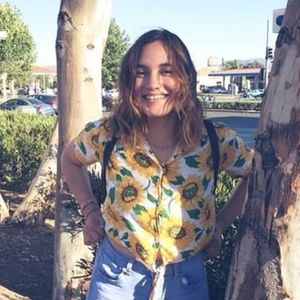 Meet your Posher, Stela